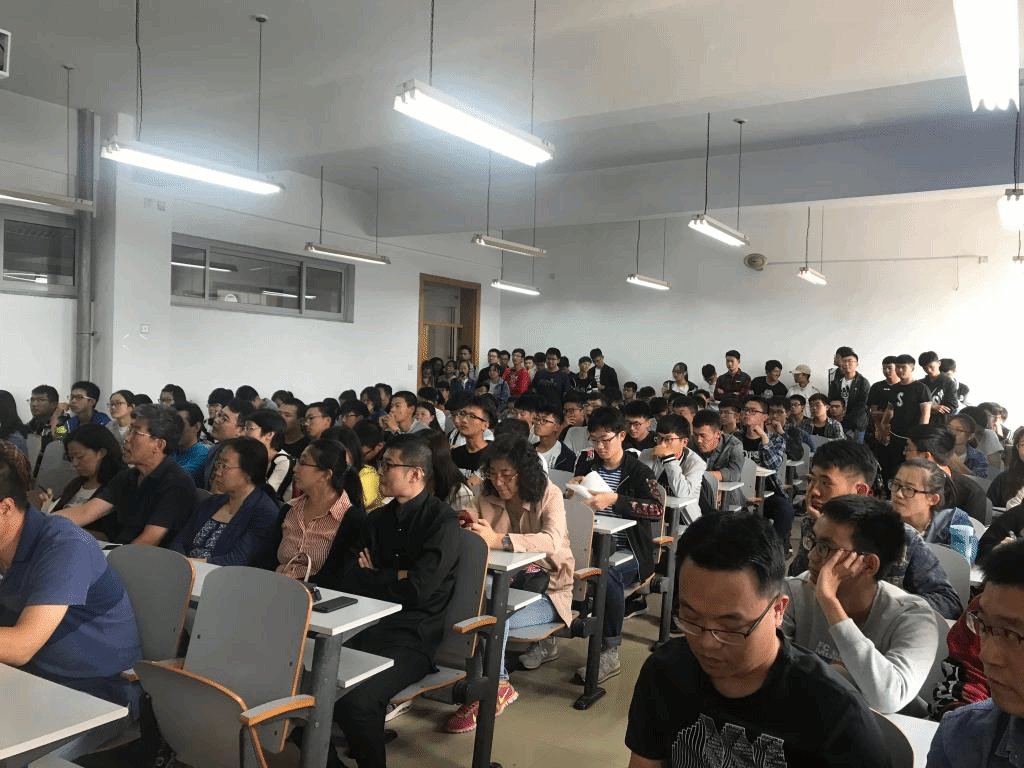 说明会现场